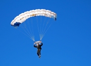 开云棋牌-引擎轰鸣与统治级数据，当F1新赛季揭幕战之夜遇见武切维奇的传奇表演