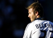 开云棋牌游戏-意甲焦点战之夜，乔治关键战不手软，一锤定音定乾坤