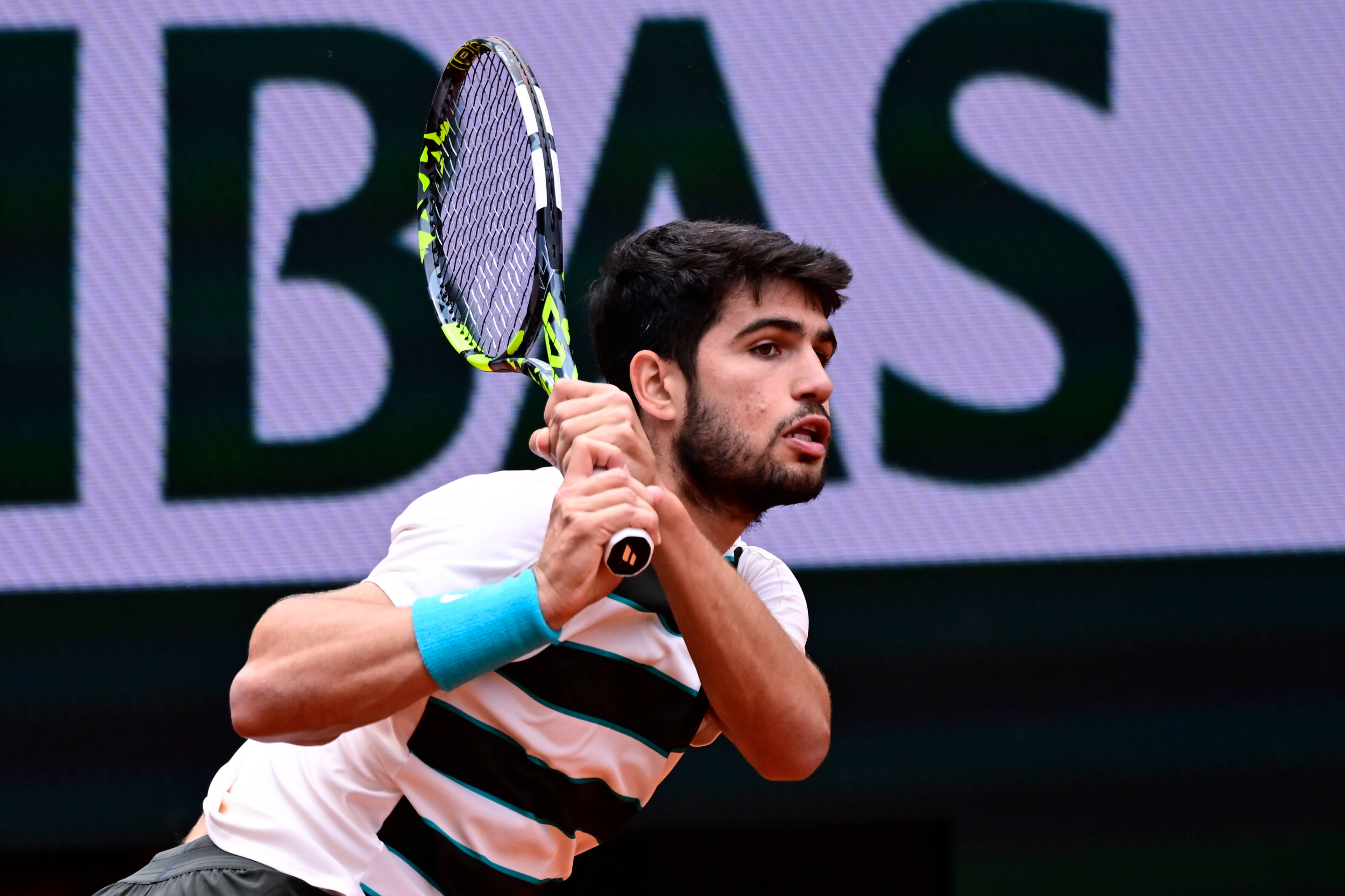 包含美国网球队力克法国网球队，阿尔卡拉斯关键制胜的词条