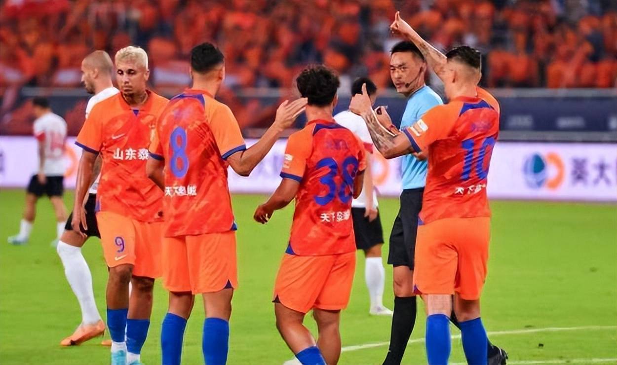 主教练突发离场，球队在比赛中应变能力受考验