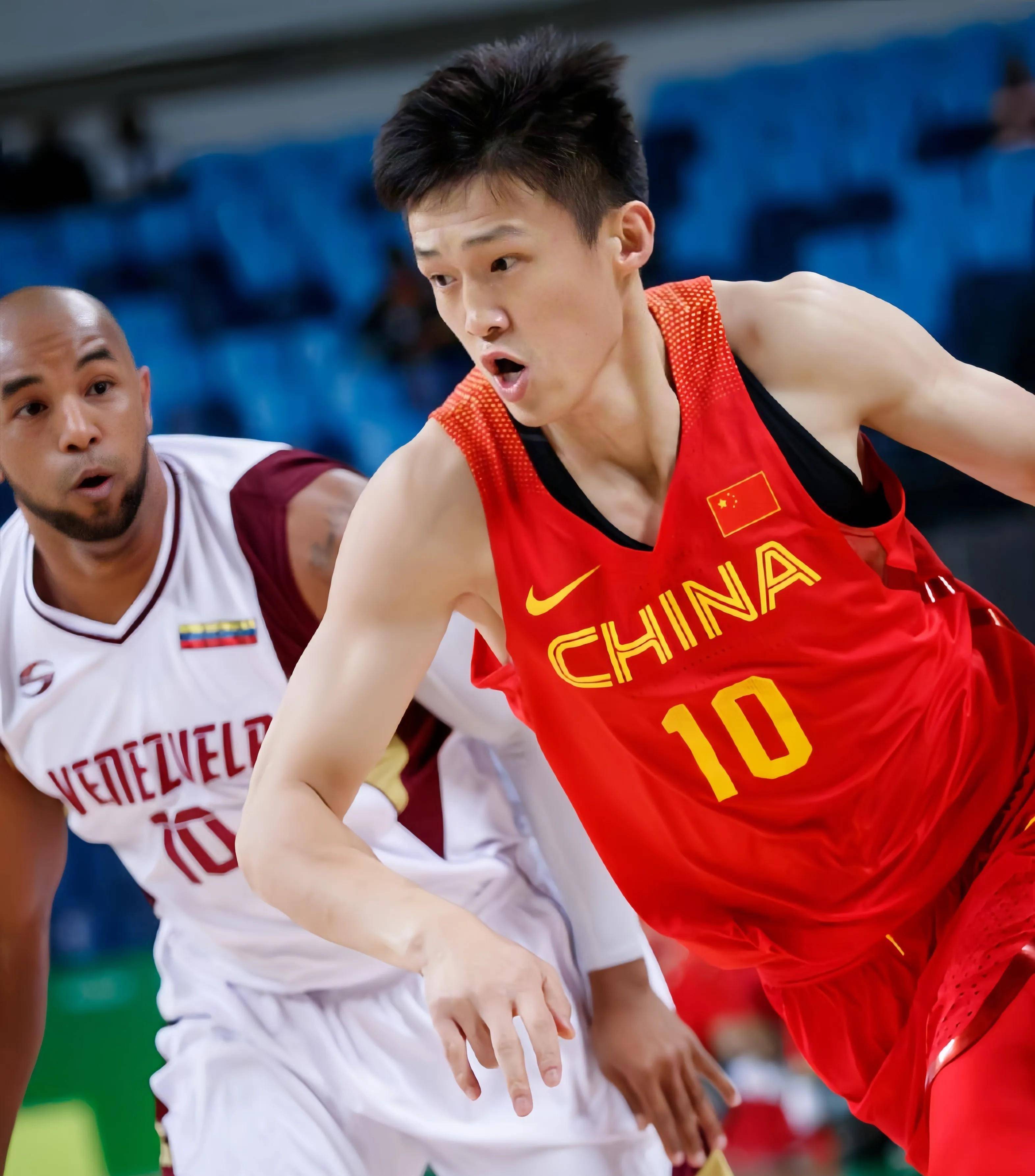 中国篮球职业联赛的明星球员各展风采