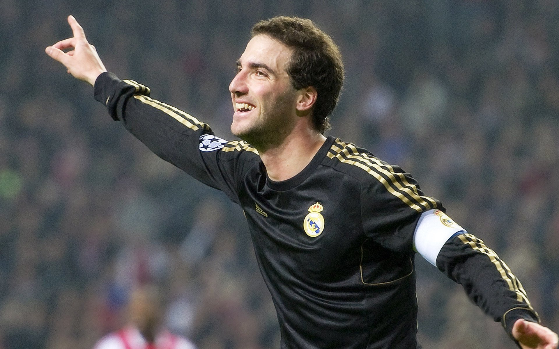 跨越大陆的绿茵对决，当土耳其星月遇见秘鲁红白，梅西的魔法如何定义唯一