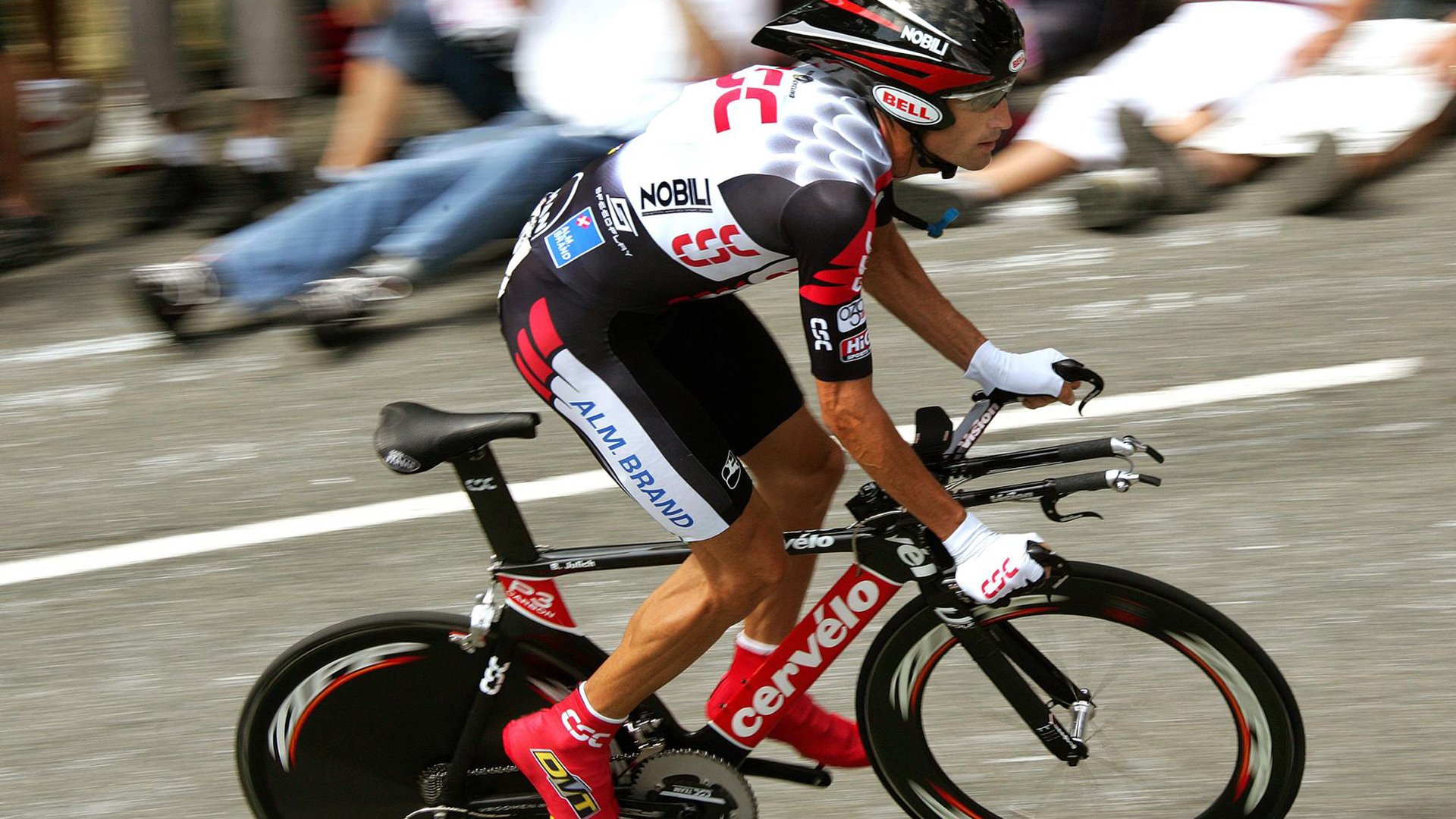 黄喜灿防守端锁死对手,澳大利亚打穿突尼斯,亚洲足球的战术革命