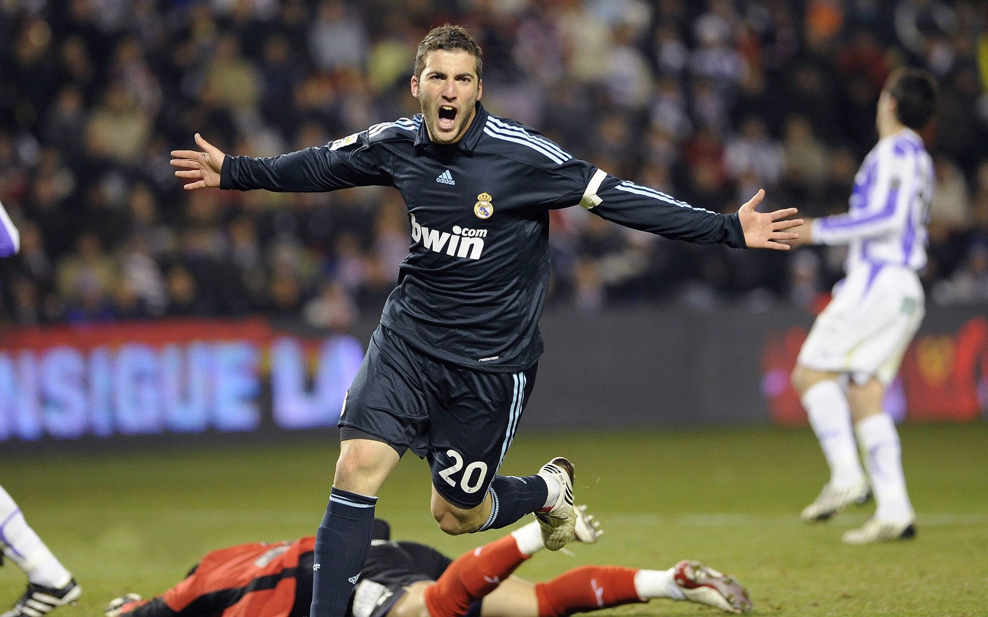 赛道与球场，当F1引擎轰鸣遇见利拉德时刻